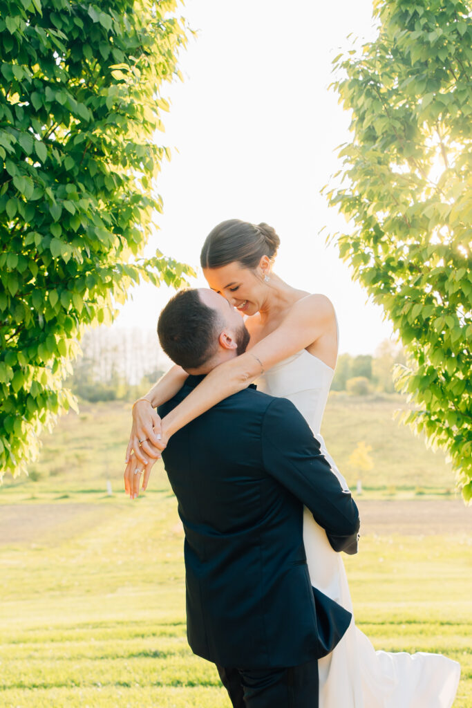Romantic Magnolia Hill Farm wedding. Columbus Ohio Wedding venues sunset photos
