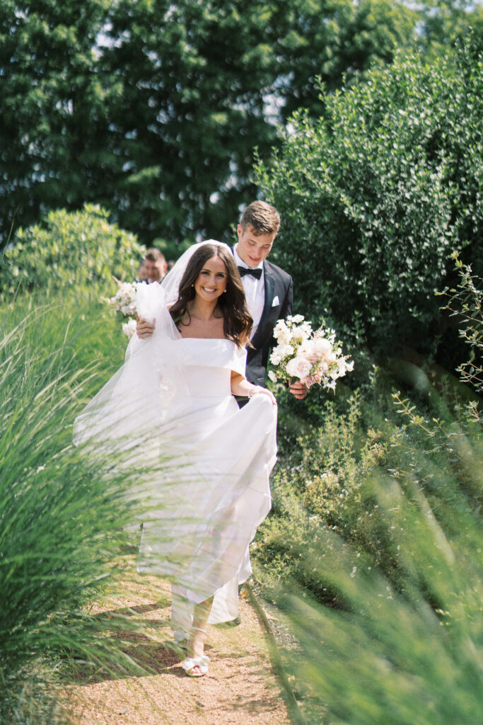 wedding photography at Magnolia hill farm, Columbus ohio wedding venue